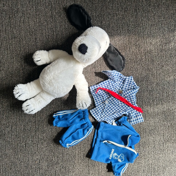 Snoopy | 1950s plush with 5 outfits and carrying case collectible - Picture 4 of 15